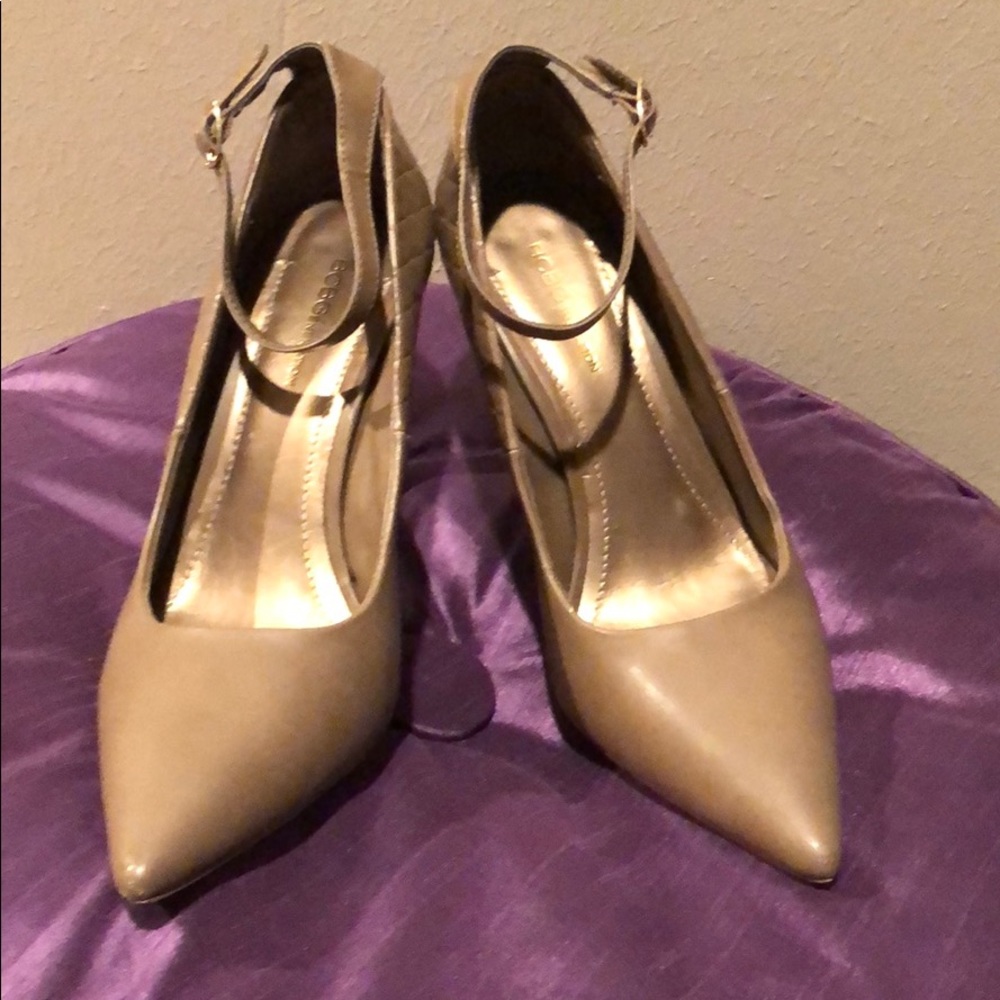 BCBG close toe pumps